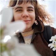 Apasionada de los libros, ratón de biblioteca, políglota, con gran conocimiento de las culturas asiáticas, dedico mi tiempo libre a los idiomas, a la enseñanza y a ayudar a los demás. Detallista, disfruto con el trabajo bien hecho. Capacidad para trabaj